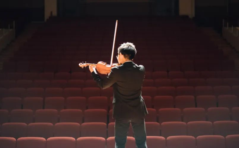 “沉浸式”體驗演藝迎來爆發(fā)式增長，成為旅游目的地的新標(biāo)配。