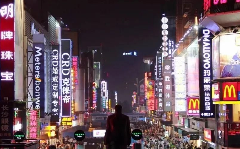 夜游項(xiàng)目6個(gè)部分：夜景、夜演、夜購、夜宴、夜娛和夜宿 