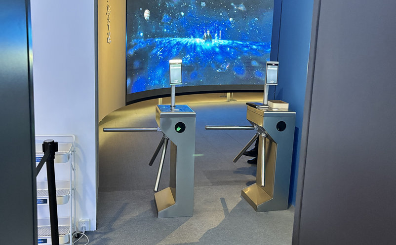 易景通專(zhuān)利研發(fā)，景區(qū)專(zhuān)用檢票閘機(jī)，有何不同？